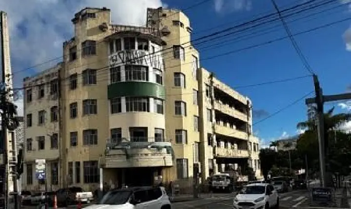 Reforma e recuperação do Grande Hotel, prédio que abrigou por anos serviços da Prefeitura, tiveram início nesta segunda-feira