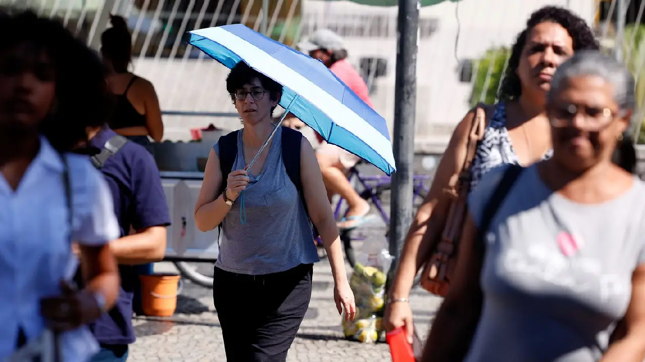 Salário mínimo deverá subir para R$ 1.741 em 2027