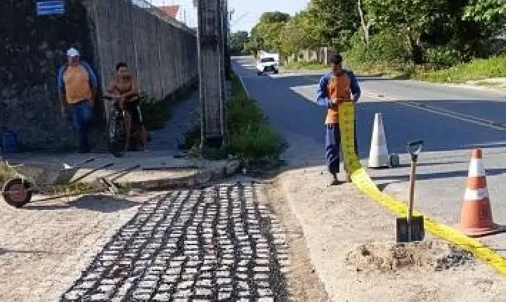 Seinfra continua com a operação tapa-buraco nesta quarta-feira em vários bairros