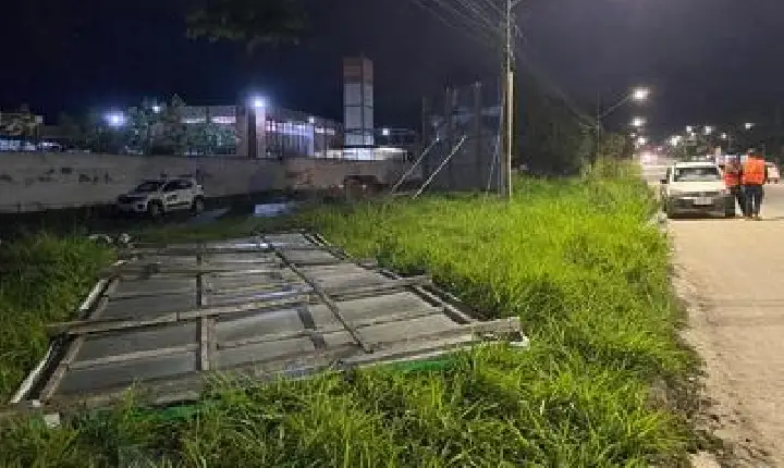 Sesuma retira mais de 20 outdoors irregulares durante Operação Cidade Limpa