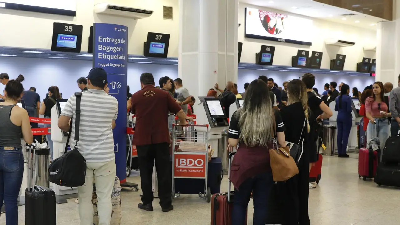  Setor de serviços cai 0,4% em maio por recuo na área de transportes