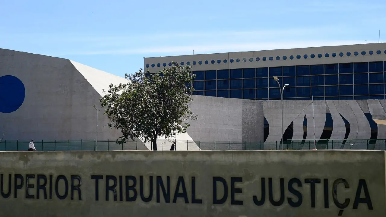 STJ condena ministro Marco Buzzi a perda de cargo por crimes sexuais 