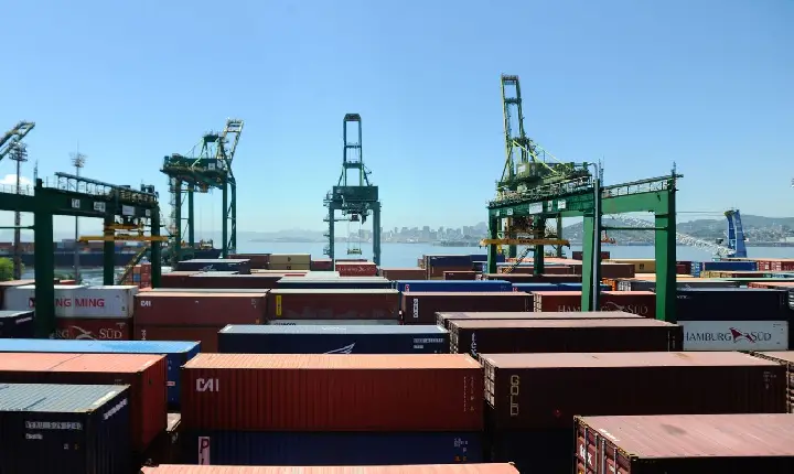 Tarifaço deve ter efeito limitado na balança comercial brasileira