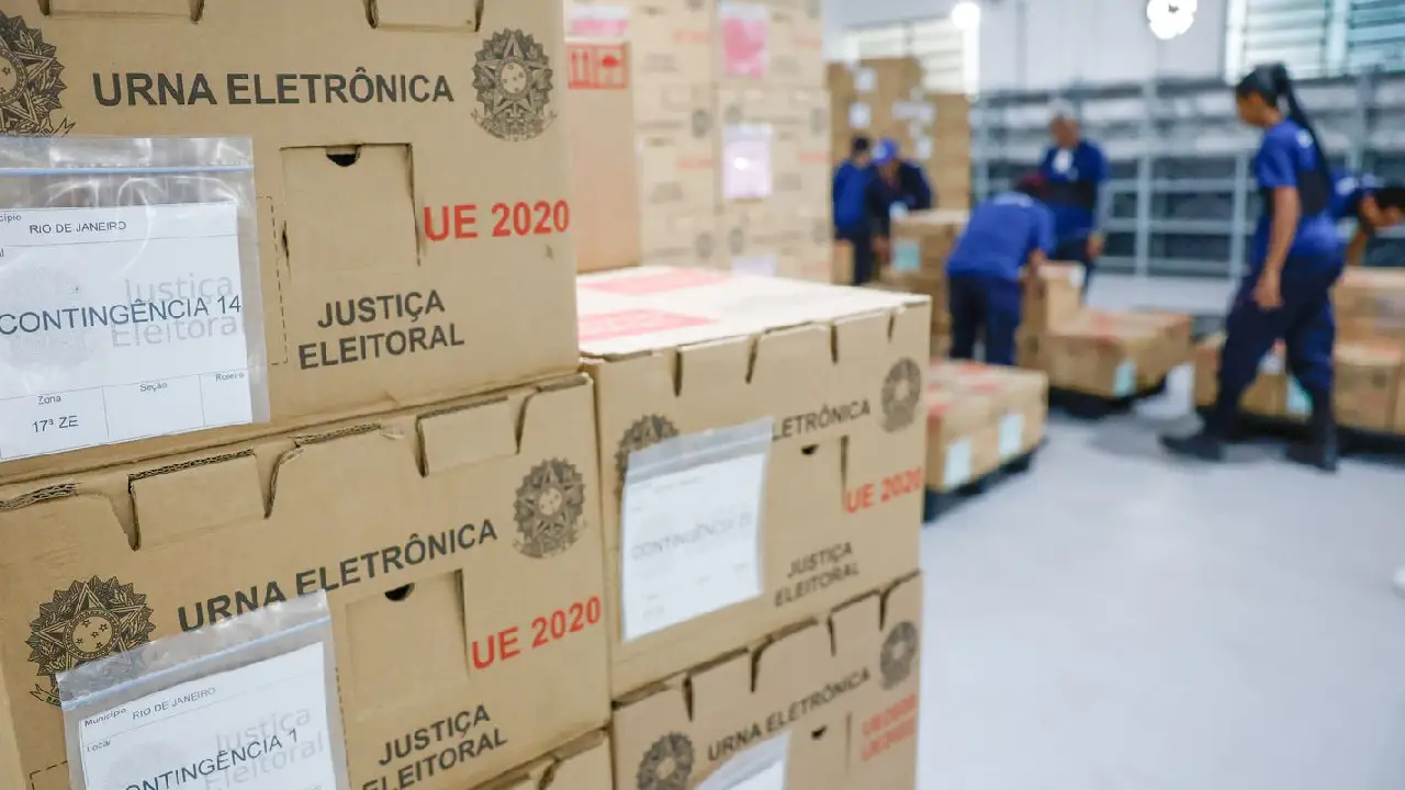 Tribunais distribuem urnas e preparam sessões para eleição