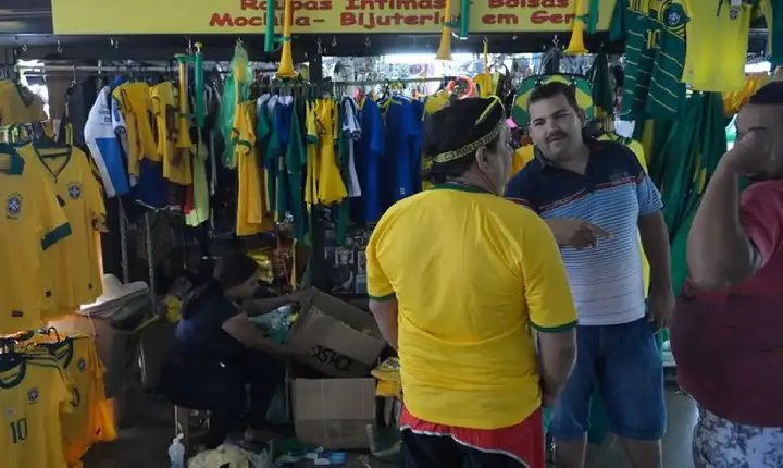 Vendas no comércio caem 0,8% em julho, com “ressaca” da Copa do Mundo