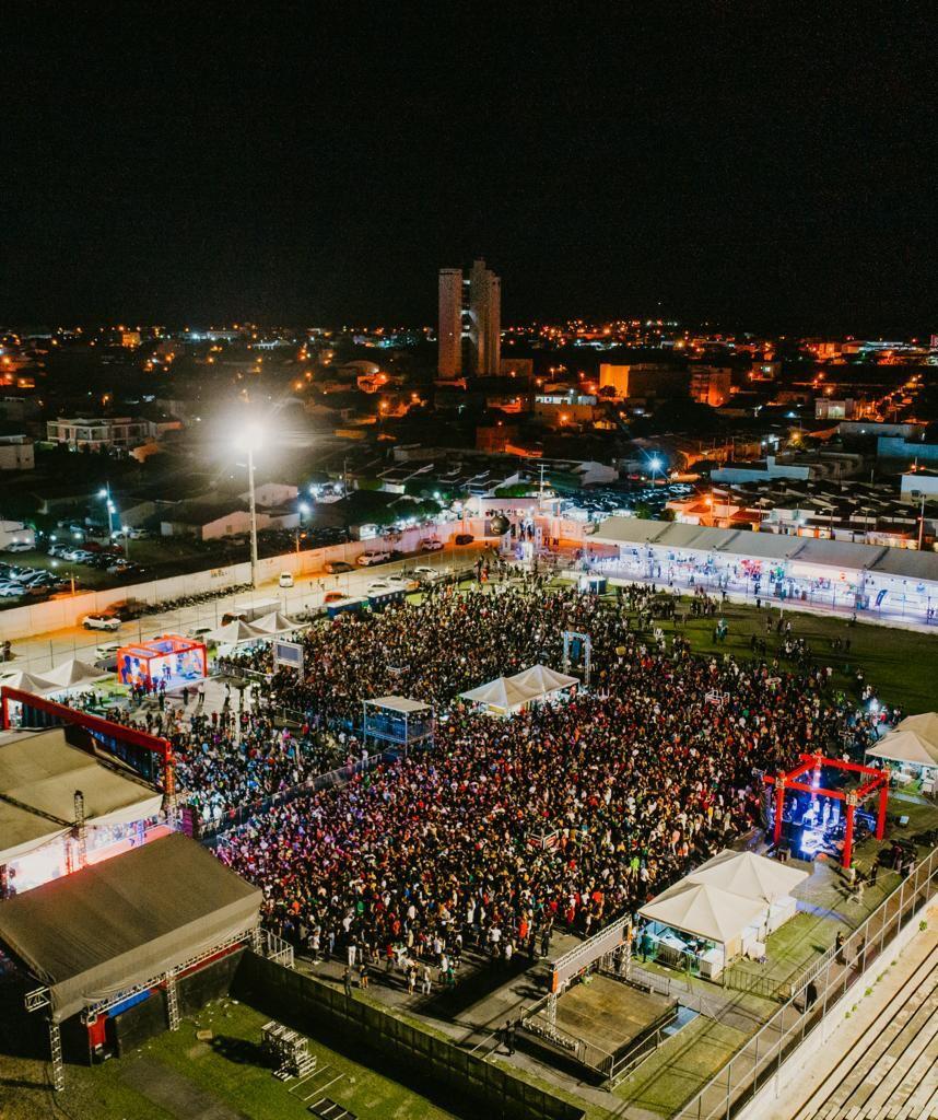 Abertura da Expo Sertão 2022 reúne mais de 15 mil pessoas em São Bento, no Sertão da Paraíba