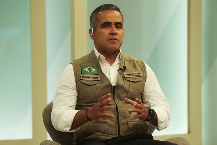 Auxílio Brasil: bancos não podem cobrar taxas, diz ministro