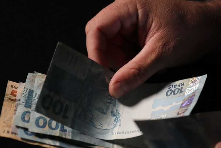 Auxílio Brasil é pago hoje a beneficiários com NIS de final 5