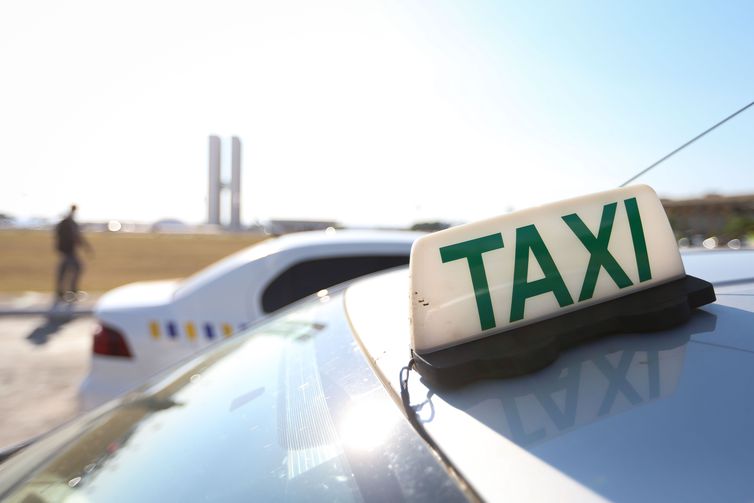 Auxílio Caminhoneiro e Taxista serão pagos neste sábado
