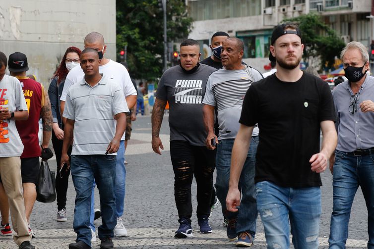 Brasil registra  2.978 novos casos de covid-19 e 34 mortes