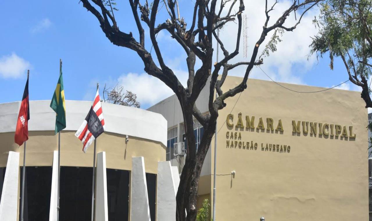 Câmara de JP reabre trabalhos legislativos com três parlamentares novos