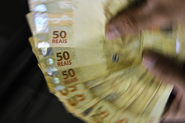 Crédito deve crescer 14,2% neste ano, prevê Banco Central