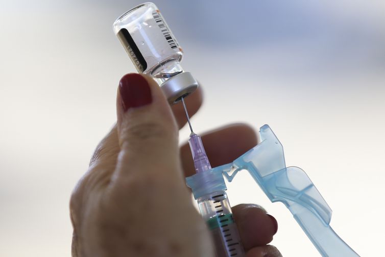 Dia do Adolescente reforça importância da vacinação contra o HPV