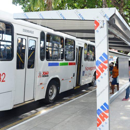 Dia do Comerciário terá linhas de ônibus circulando com quadros e horários de sábados