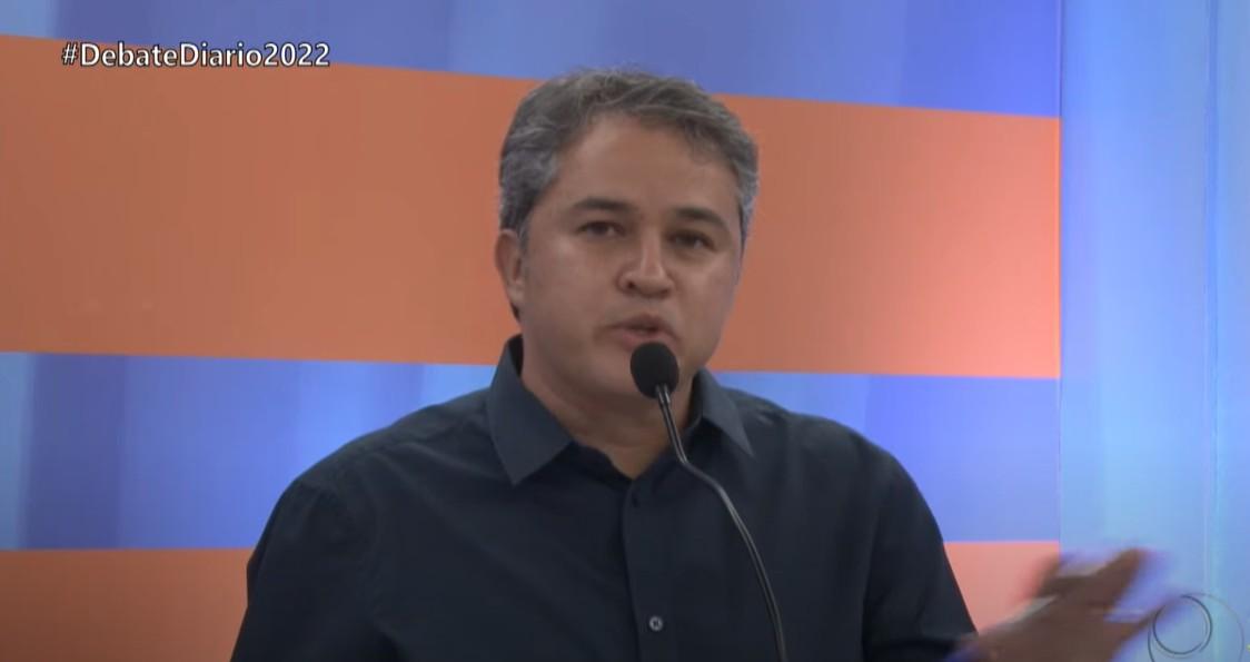 Efraim Filho diz que Ricardo Coutinho participou do debate para “fazer fake news” e por medo de perder pra ele