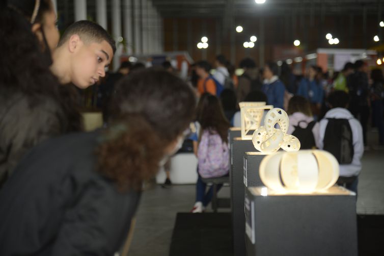 Festival da Matemática atrai mais de 5 mil estudantes no primeiro dia 