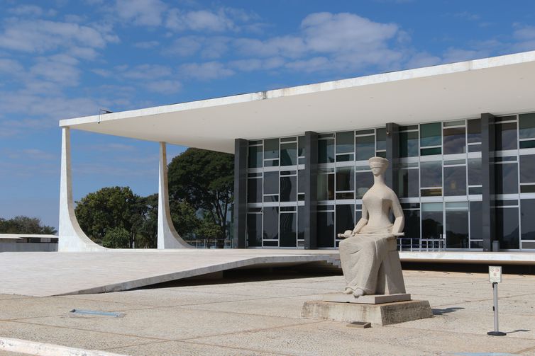 Maioria do STF mantém limitação de decretos de armas e munições