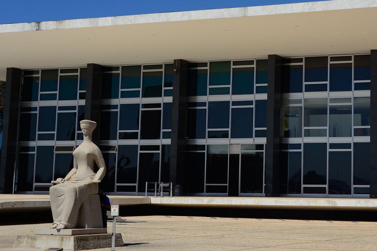 STF inicia julgamento de liminar que restringiu venda de armas