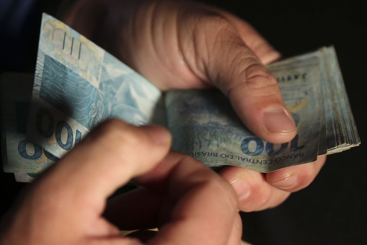 Beneficiários com NIS final 9 já podem movimentar Auxílio Brasil