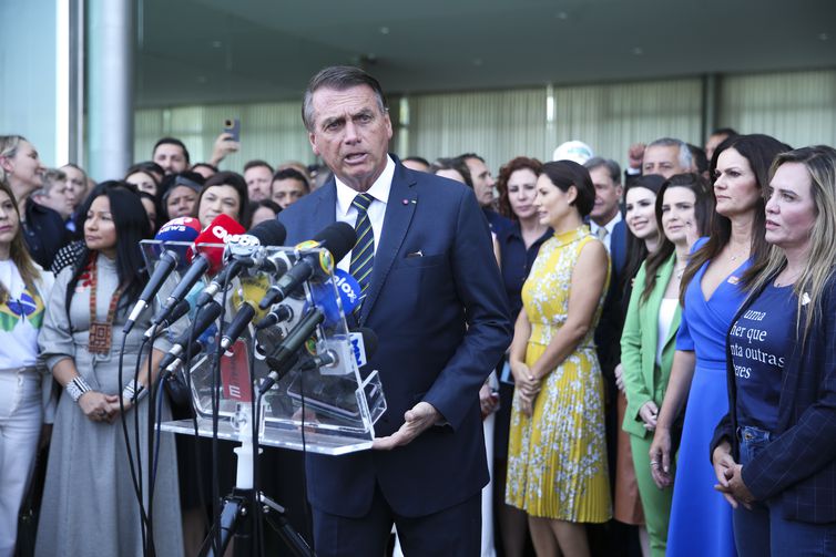 Bolsonaro recebe deputados federais reeleitos no Palácio da Alvorada