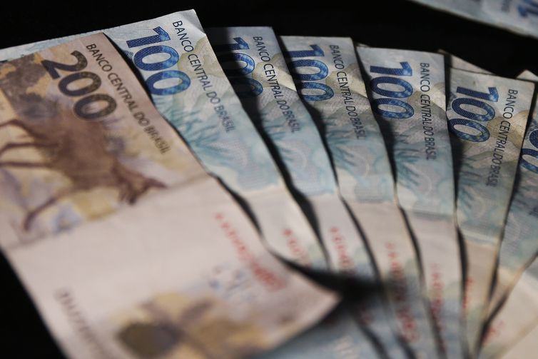 Mercado financeiro reduz projeção da inflação de 5,74% para 5,71%