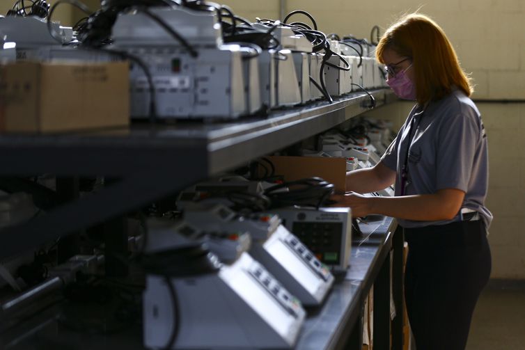 Número de urnas substituídas sobre para 1.420 em todo o país