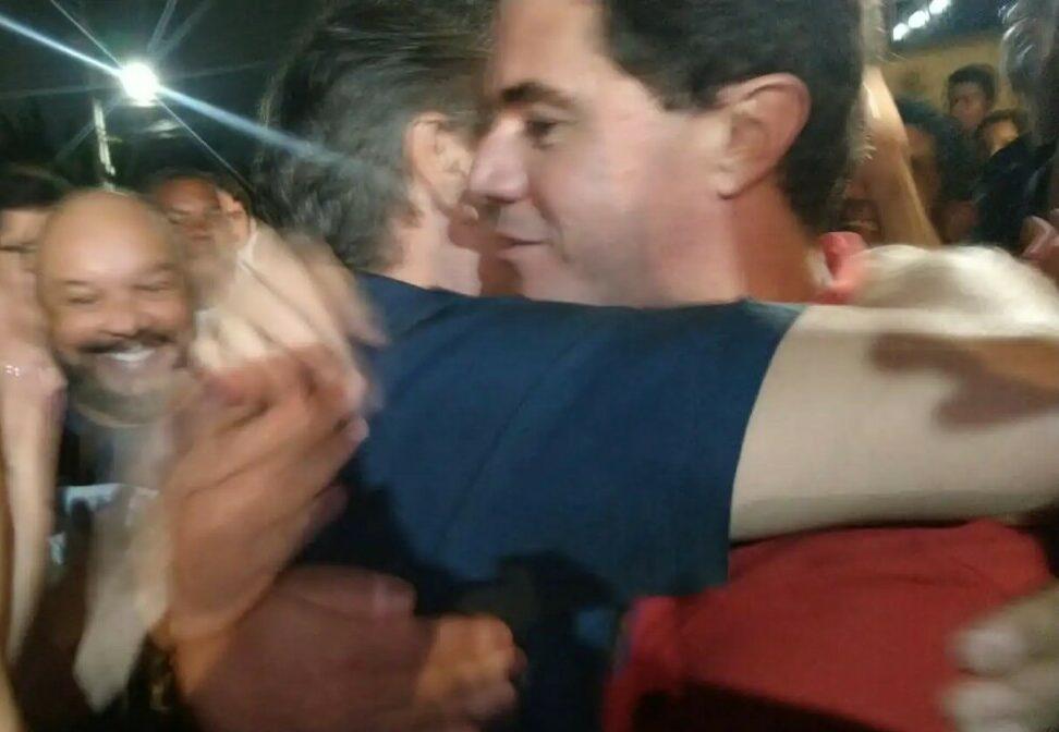 PACTO CAMPINENSE: Cássio e Veneziano se abraçam em evento de apoio a Pedro em Campina Grande