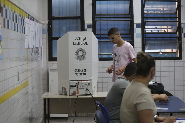 Saiba para quem o voto é obrigatório e para quem é facultativo