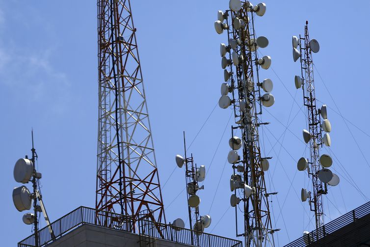Volume de serviços avança 0,7% em agosto, segundo o IBGE