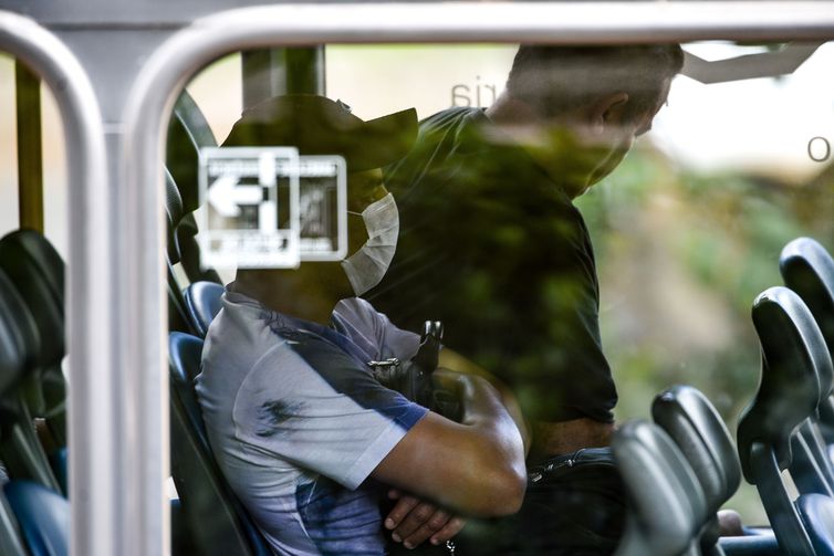 BH determina uso de máscaras em serviços de saúde e transporte