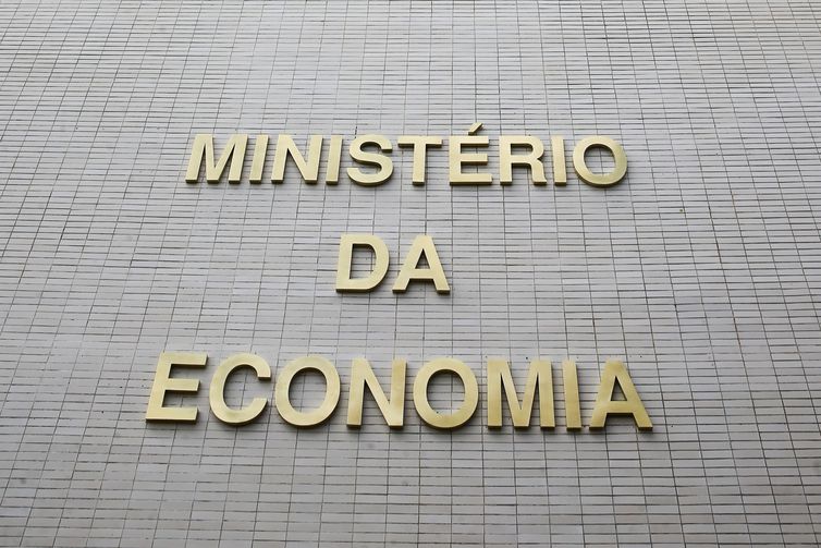 Bloqueios no Orçamento serão revistos no próximo mês, diz secretário