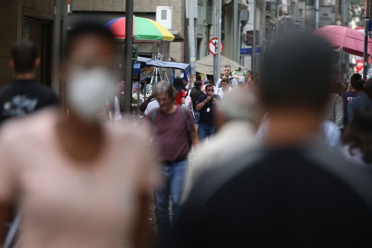 Covid-19: Brasil registra 8 mortes e 4,3 mil casos em 24 horas