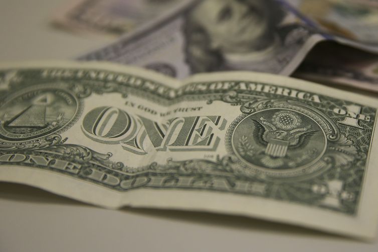 Dólar sobe para R$ 5,18 um dia após eleições norte-americanas