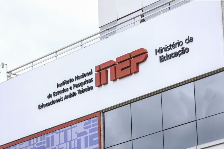 Ensino a distância cresce 474% em uma década, diz Inep