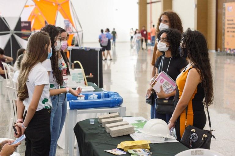 Mais de 600 estudantes da Rede Estadual participam da Expotec em maratona de inovação