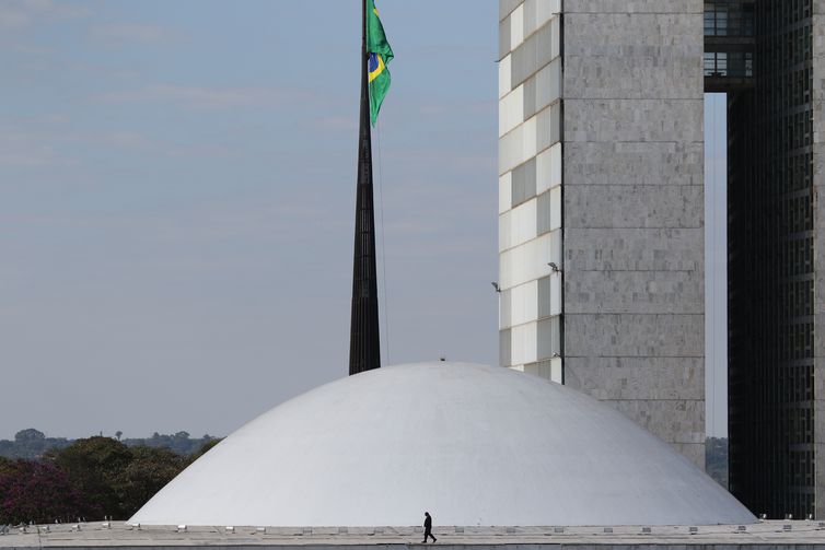 PEC da Transição é adiada por falta de consenso, diz relator