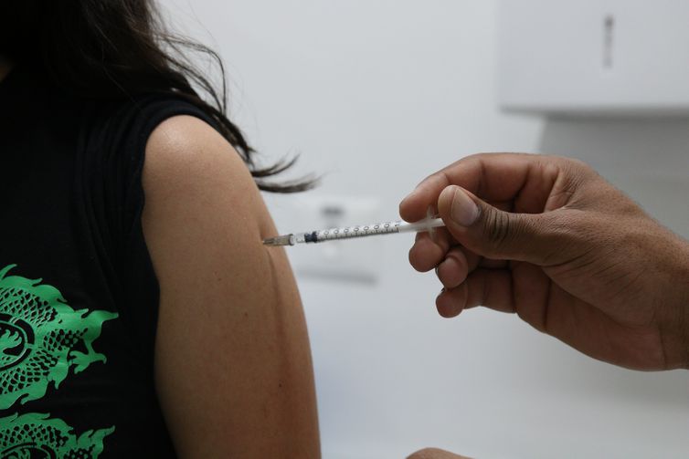 Brasil tem 58.421 novos casos e 203 óbitos por covid-19 em 24 horas