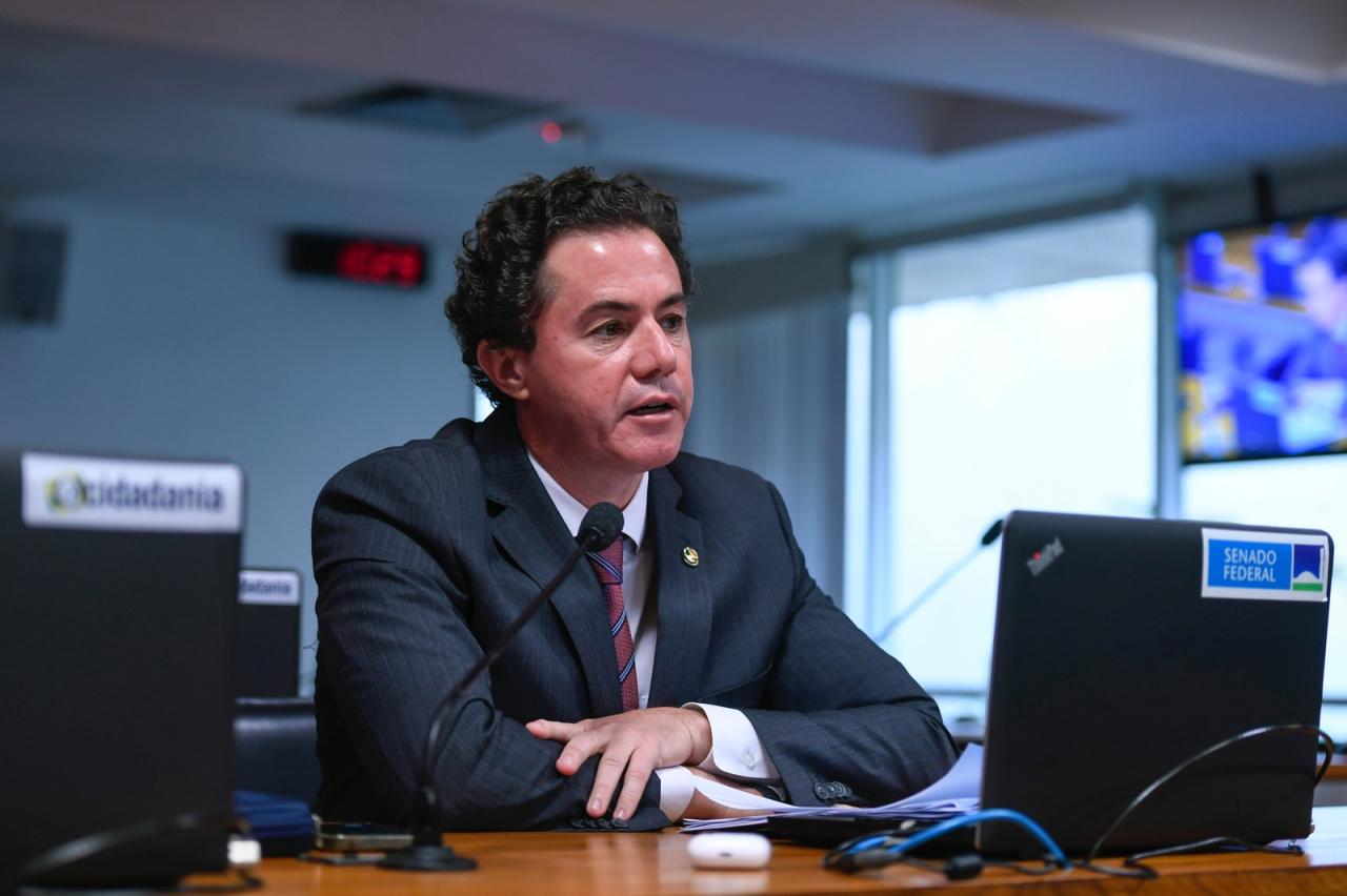 Comissão aprova relatório de Veneziano que beneficia Agentes Comunitários de Saúde e de Combate a Endemias