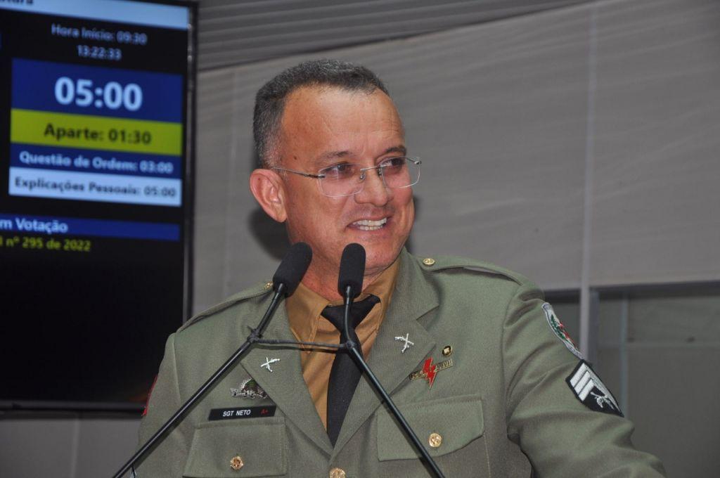 Eleito deputado Sargento Neto se emociona na despedida da CMCG
