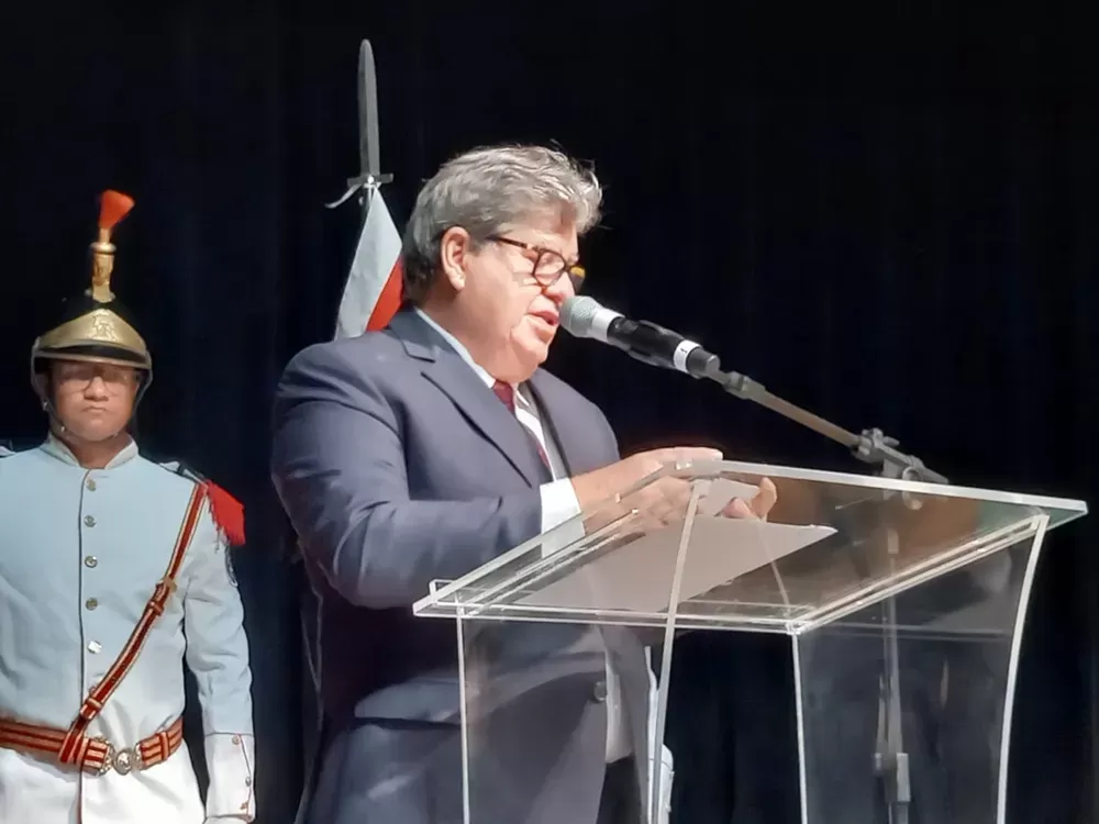 Governador, senador e deputados eleitos na PB são diplomados