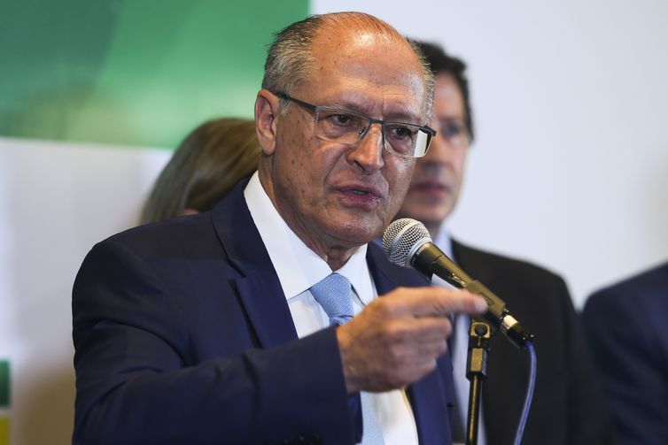 PEC da Transição prevê R$ 12 bilhões para a educação, diz Alckmin