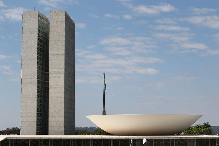 Plenário da Câmara se reúne hoje para votar PEC da Transição
