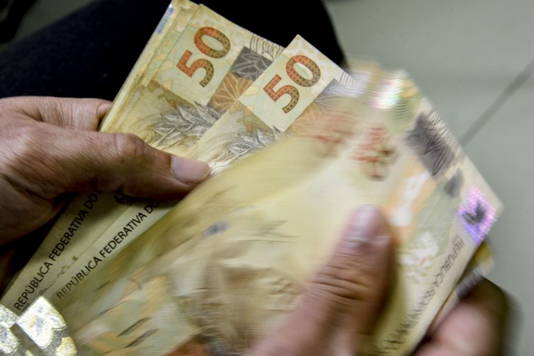 Poupança tem retirada líquida de R$ 7,42 bilhões em novembro