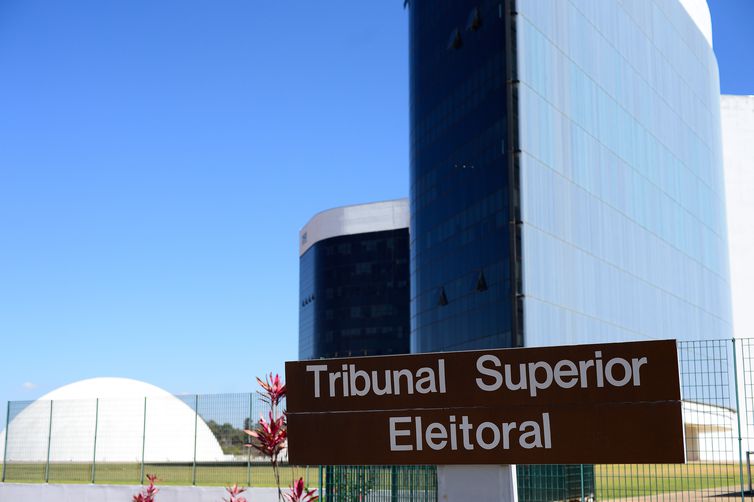 TSE abre ação para apurar atos contra sistema eleitoral