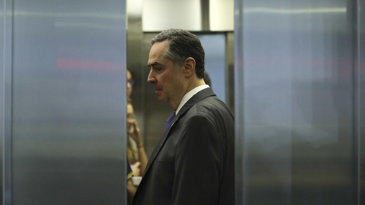 Barroso é hostilizado no aeroporto de Miami ao embarcar para o Brasil
