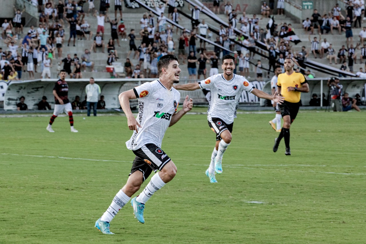Botafogo-PB abre vantagem, mas cede empate para o Campinense