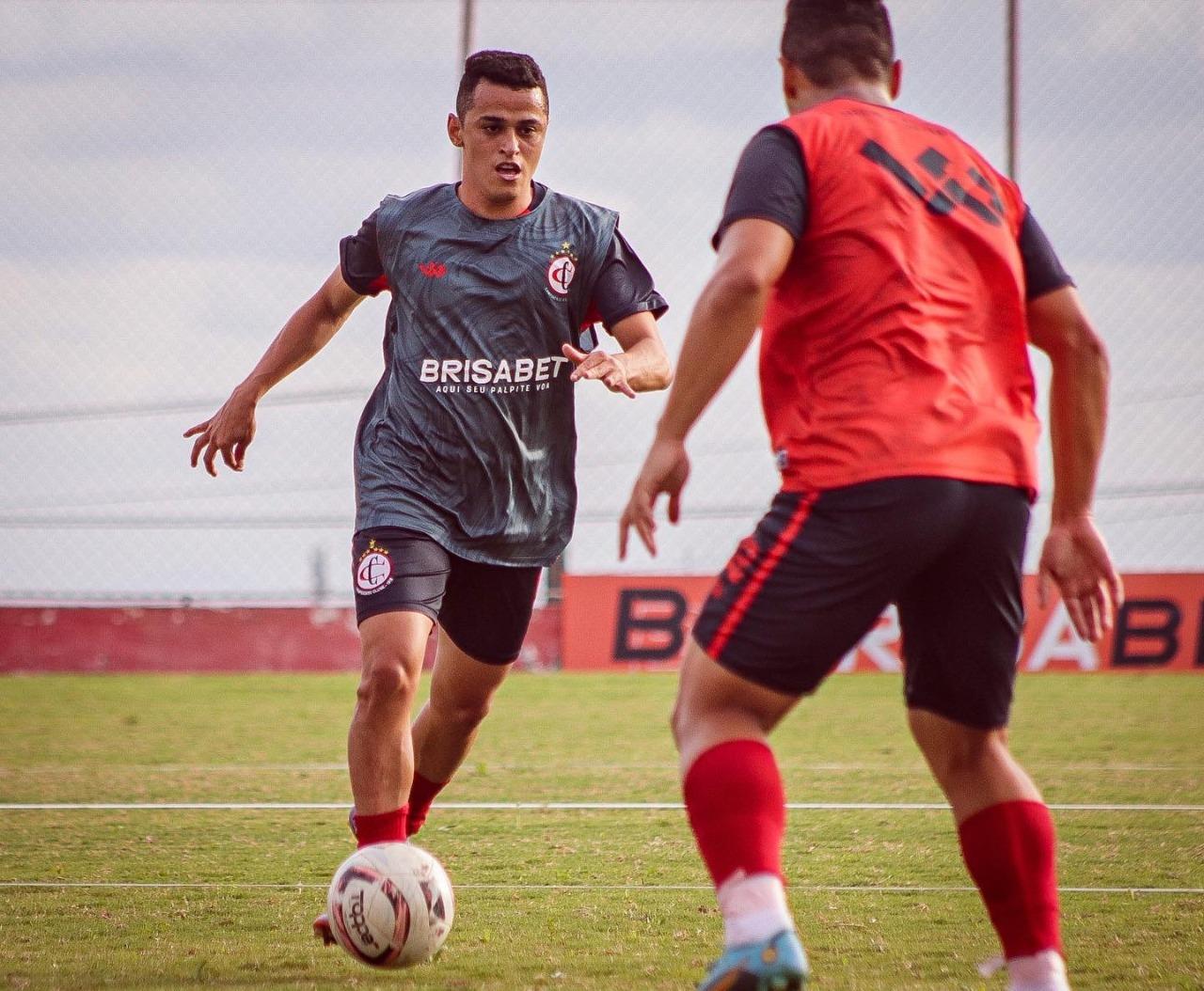 Campinense regulariza jogadores, mas perde um zagueiro