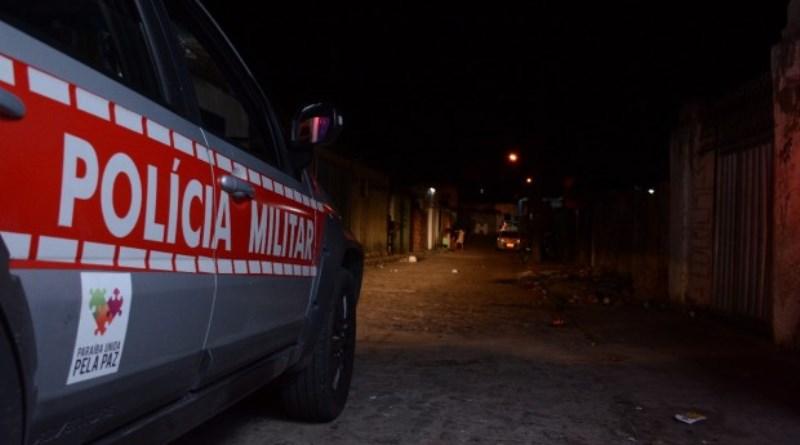 Polícia Militar prende dois suspeitos de atuarem no tráfico de drogas em Santa Rita