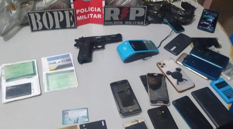 Polícia Militar prende trio suspeito de assaltos e recupera objetos das vítimas em Patos