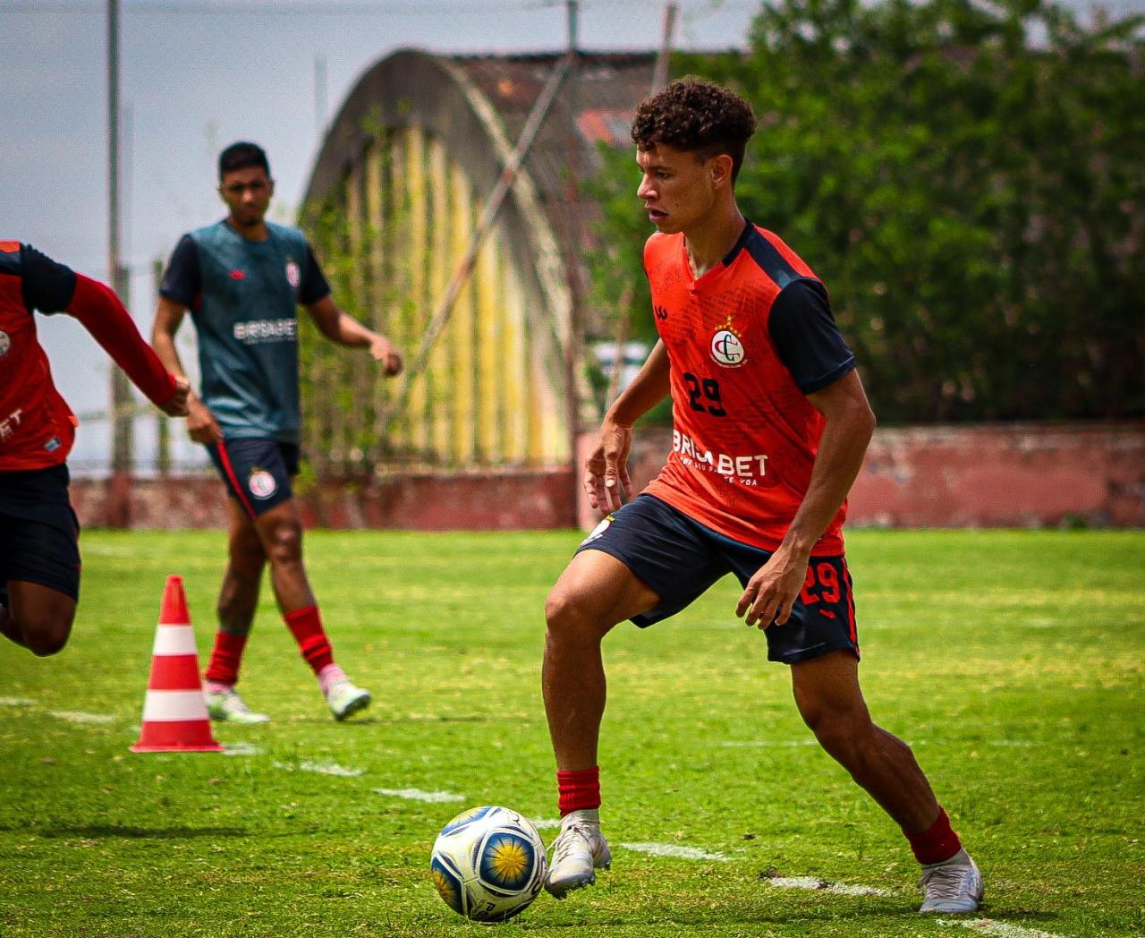 Campinense anuncia reforço e se prepara para jogo decisivo na Copa do Nordeste